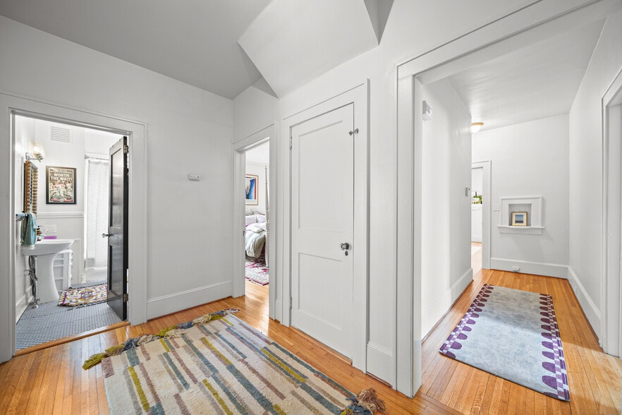 More Photos Of 610 Hawthorne Ln, Charlotte Office Residential For Sale