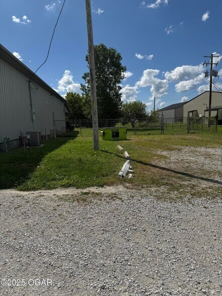 More Photos Of 3820 E 20th St, Joplin Specialty For Sale