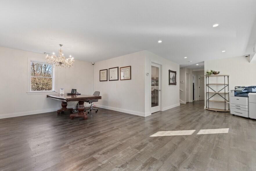 More Photos Of 593 Ramapo Valley Rd, Oakland Medical For Lease
