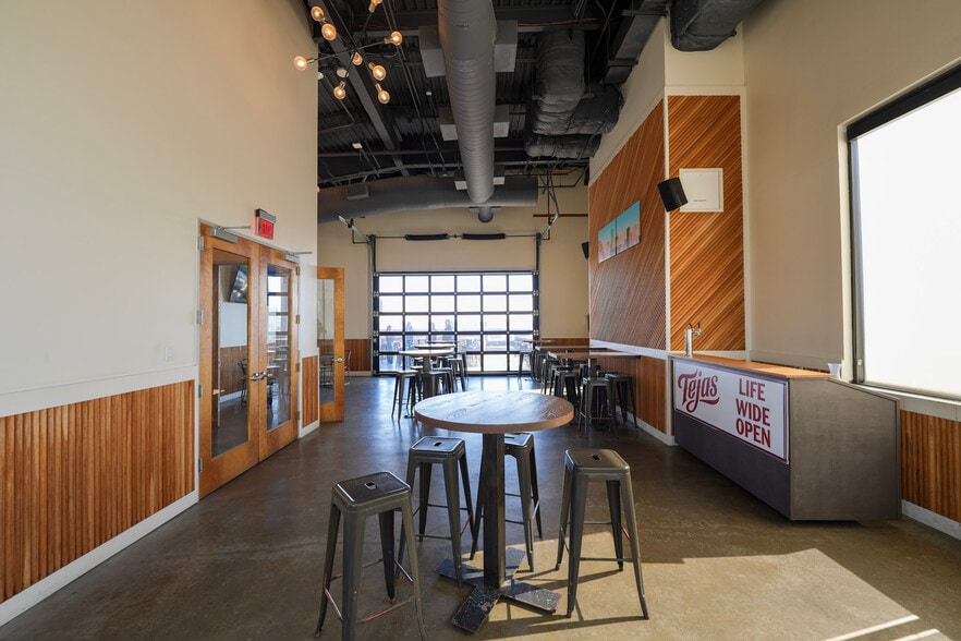 More Photos Of 2101 Summer St, Houston Freestanding For Lease