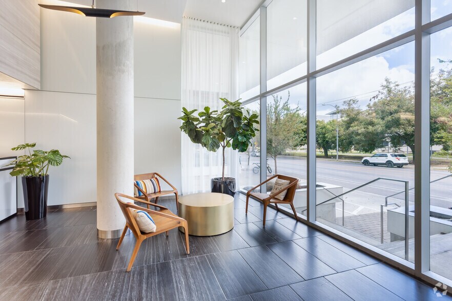 More Photos Of 801 Barton Springs Rd, Austin Office For Lease