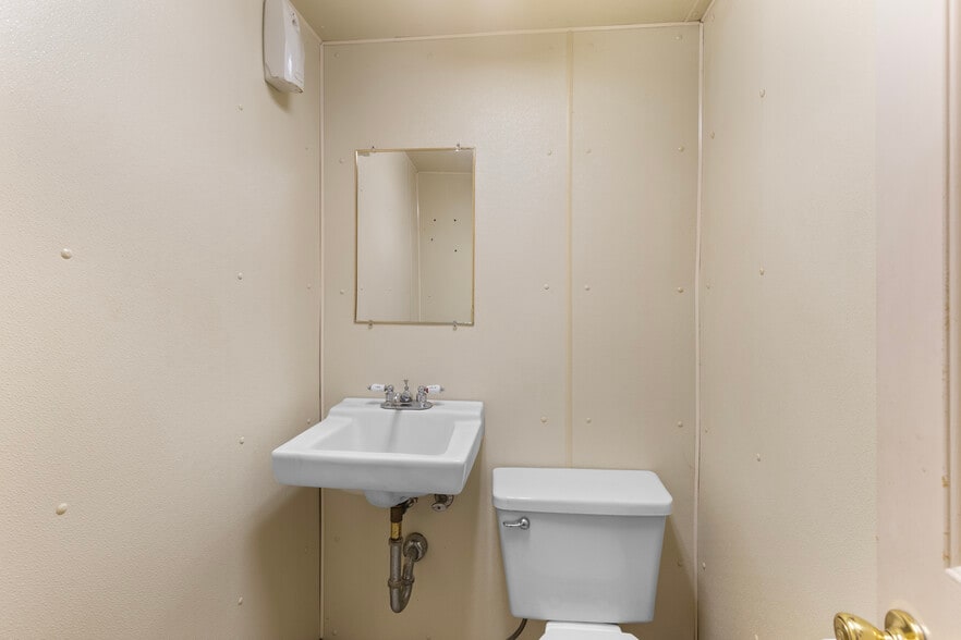 More Photos Of 10004 E 63rd St, Raytown General Retail For Sale