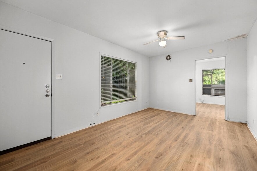 More Photos Of 1302 Norwalk Ln, Austin Apartments For Sale