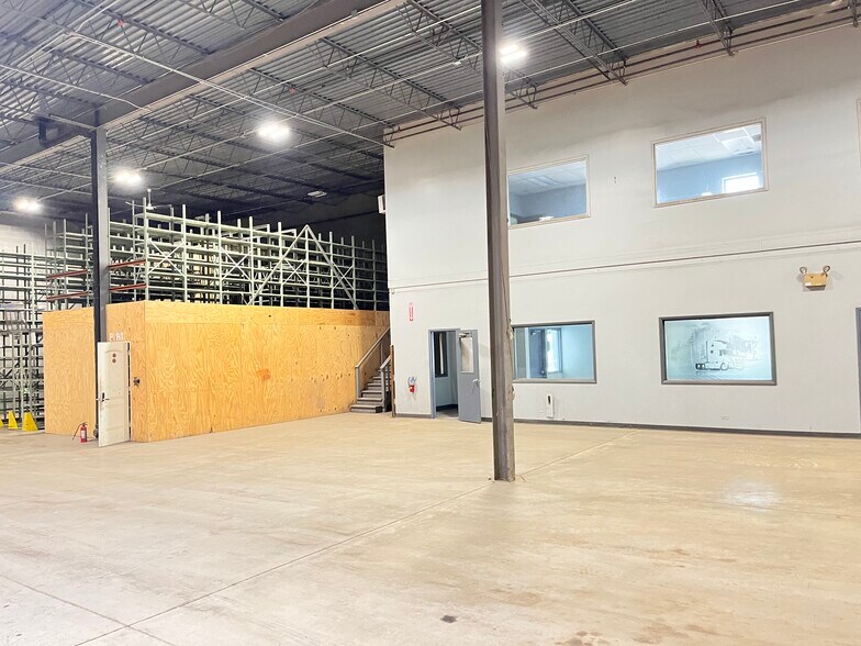 More Photos Of 270 E 167th St, Harvey Warehouse For Lease