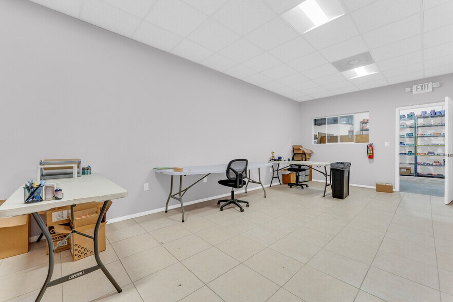 More Photos Of 501-513 Old Griffin Rd, Dania Warehouse For Sale