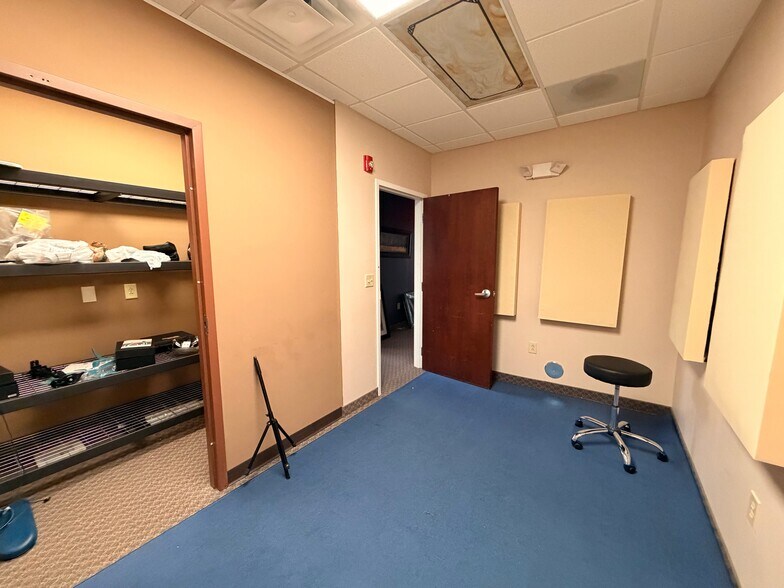 More Photos Of 1380 Eastchester Dr, High Point Medical For Lease