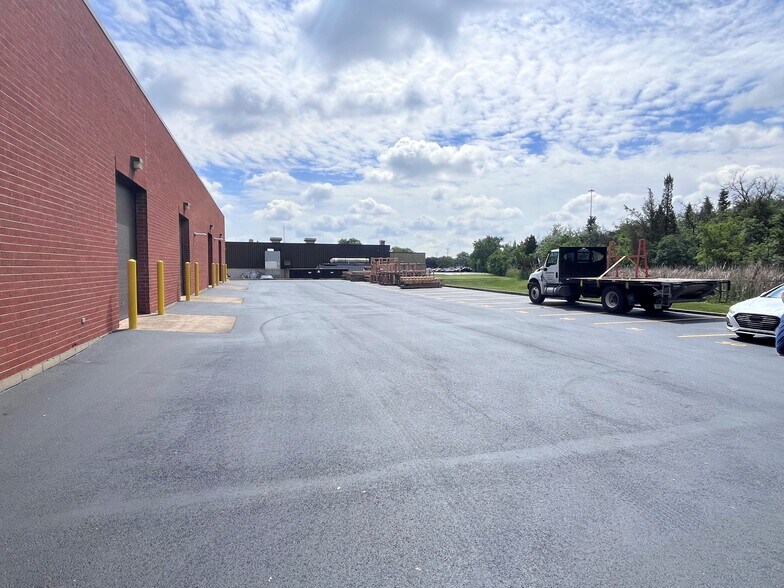 More Photos Of 925-933 Oaklawn Ave, Elmhurst Industrial For Sale