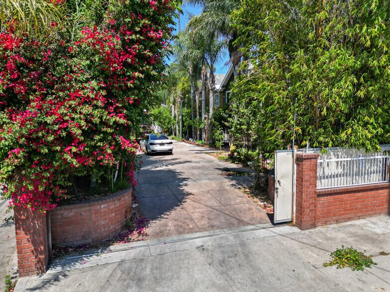 More Photos Of , Los Angeles Multifamily For Sale