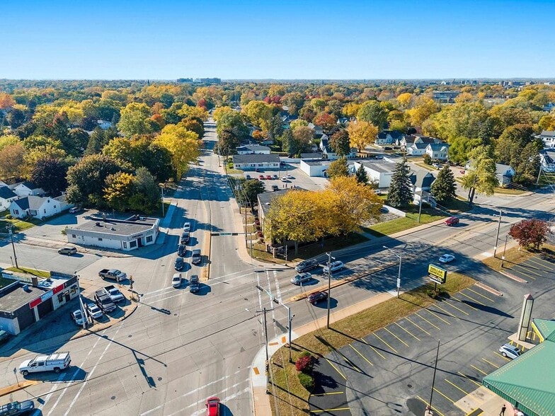 More Photos Of 1639 Deckner Ave, Green Bay Storefront For Lease