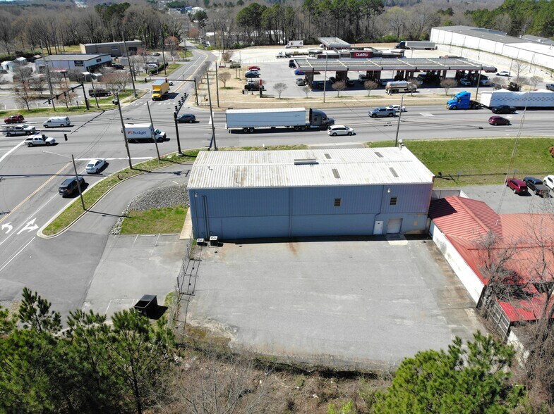 More Photos Of 2304 N Chester St, Gastonia Warehouse For Lease