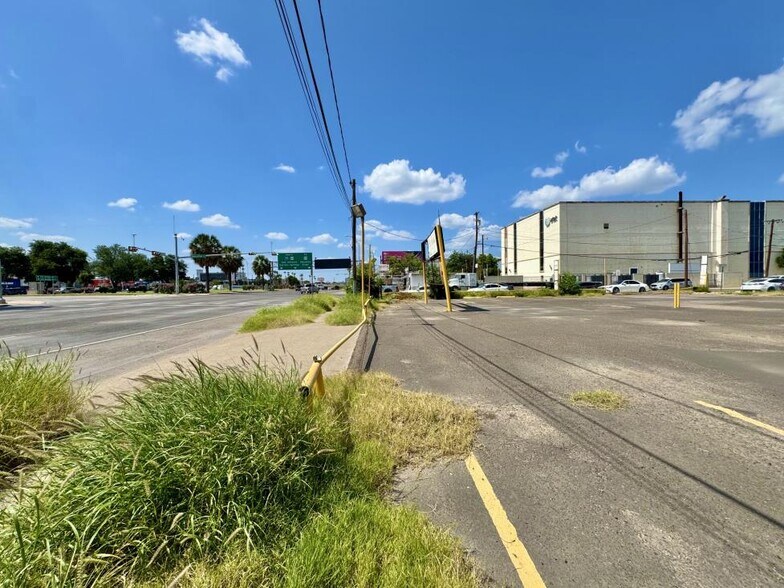 More Photos Of 617 Houston St, Laredo Land For Lease