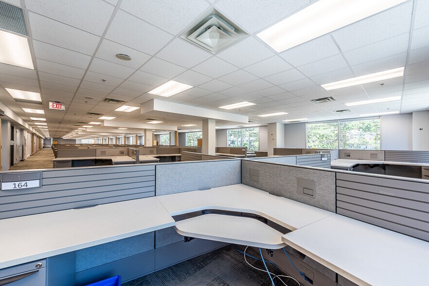More Photos Of 2737 Joseph Howe Dr, Halifax Office For Lease