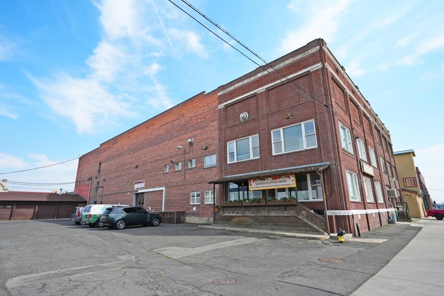 More Photos Of 31 N 1st Ave, Yakima General Retail For Sale