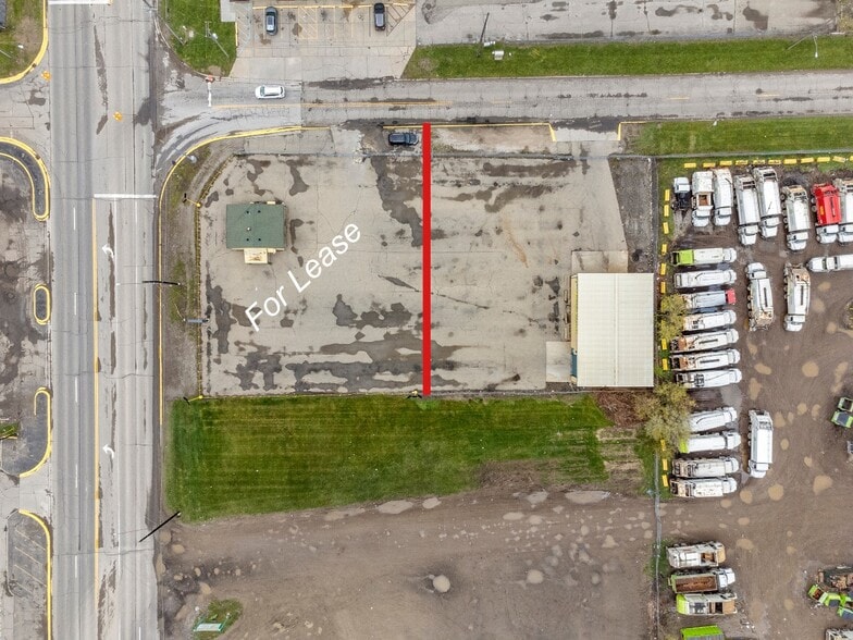 More Photos Of 6120 N Dort Hwy, Flint Service For Lease