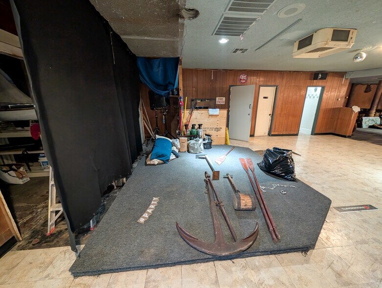 More Photos Of 2031 Yosemite Blvd, Modesto Bar For Sale