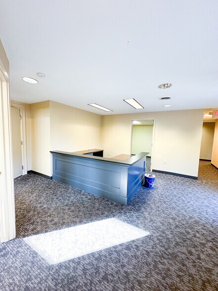 More Photos Of 8100 Ohio River Blvd, Emsworth Office For Lease