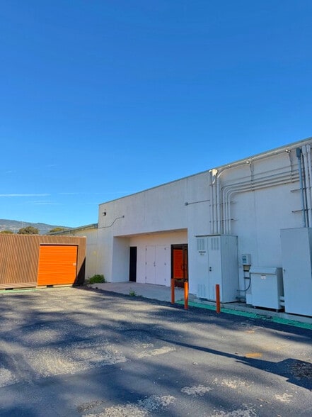 More Photos Of 75 Robin Hill Rd, Goleta Manufacturing For Lease