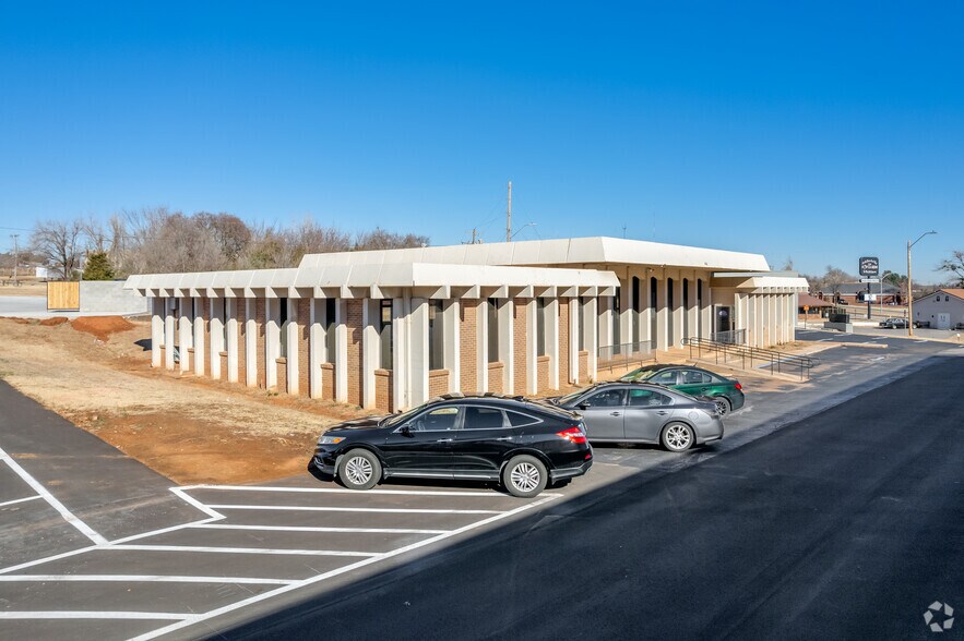 More Photos Of 416 NE 46th St, Oklahoma City Office For Lease