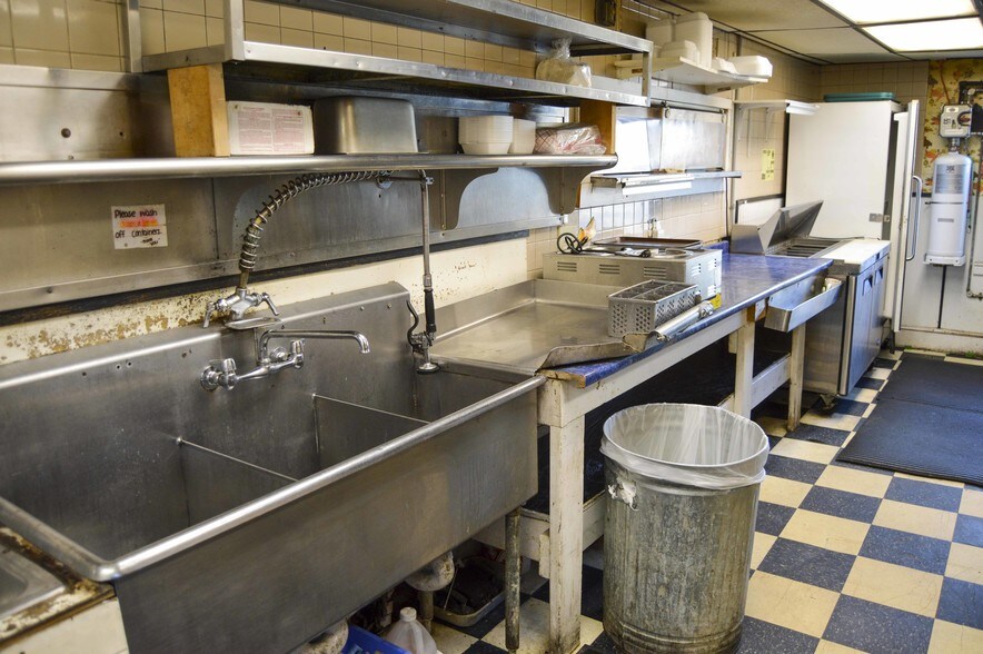 More Photos Of 6865 Erie Rd, Derby Restaurant For Sale