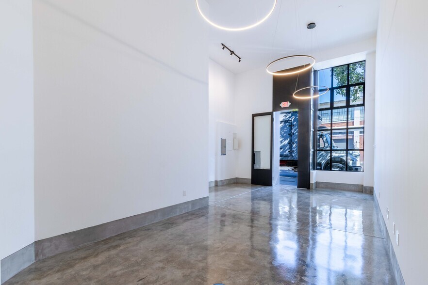 More Photos Of 2422 3rd St, San Francisco Storefront Retail Office For Lease