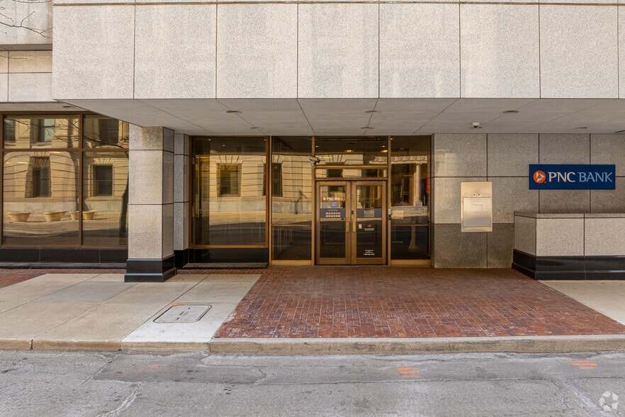 More Photos Of 110 W Berry St, Fort Wayne Office For Lease