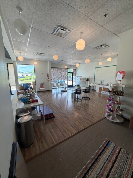 More Photos Of 1004-1020 NW Gateway Dr, Chaska Unknown For Lease