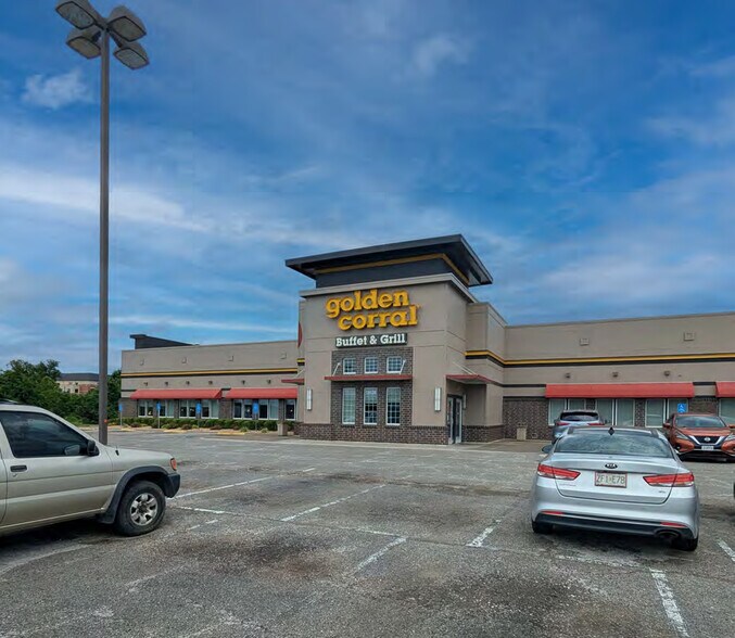 More Photos Of 19120 E Valley View Pky, Independence Restaurant For Lease