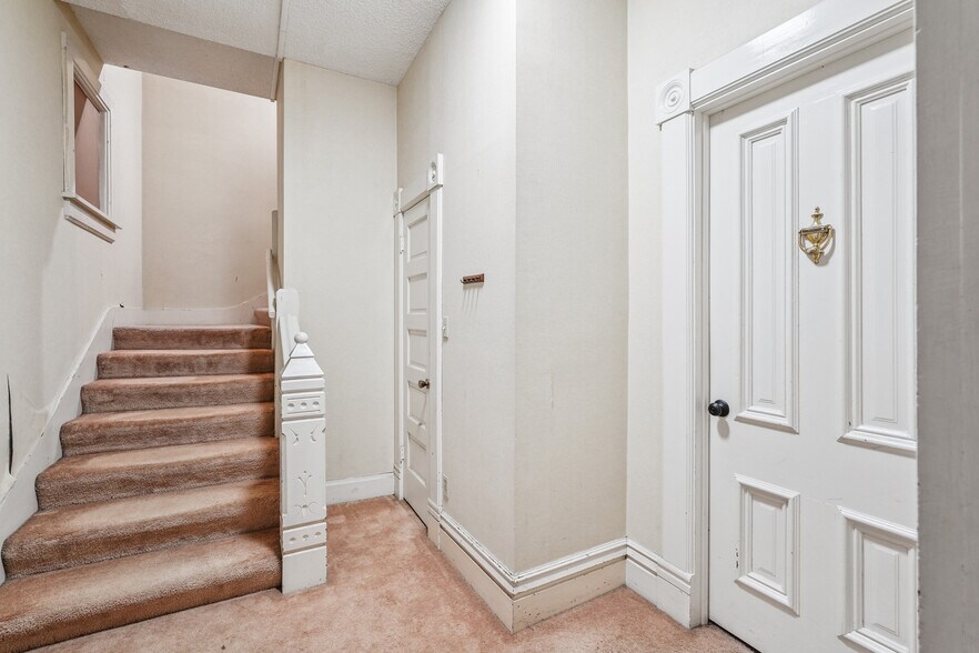 More Photos Of 920 High St, Grinnell Apartments For Sale