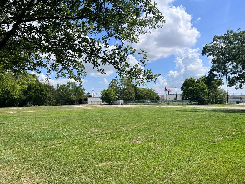 More Photos Of 5401 Spencer Hwy, Pasadena Warehouse For Sale