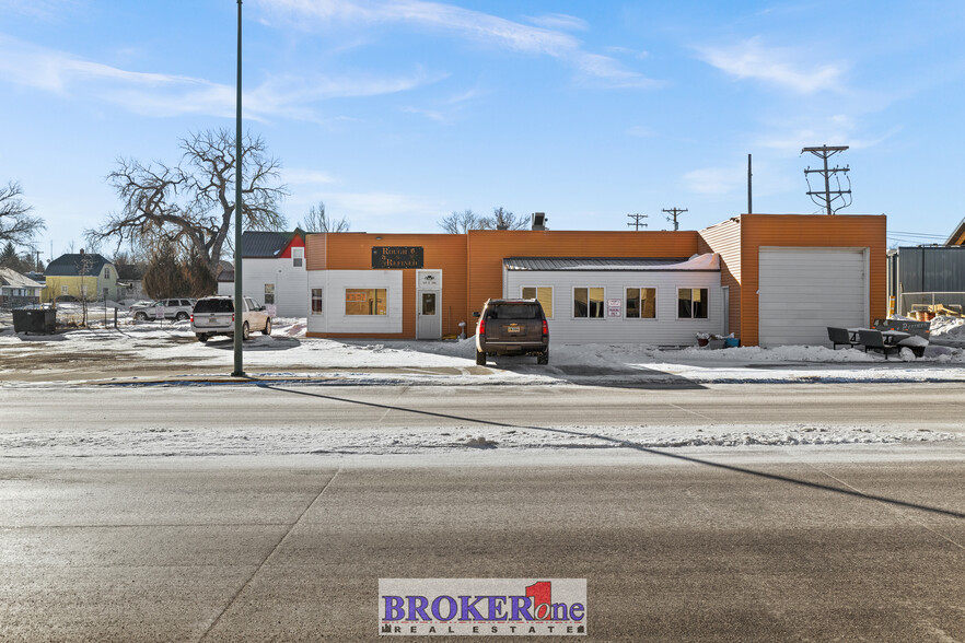 Primary Photo Of 120 E 3rd St, Lusk Restaurant For Sale