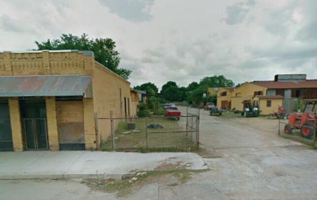 More Photos Of 109 NW 2nd St, Smithville Unknown For Lease