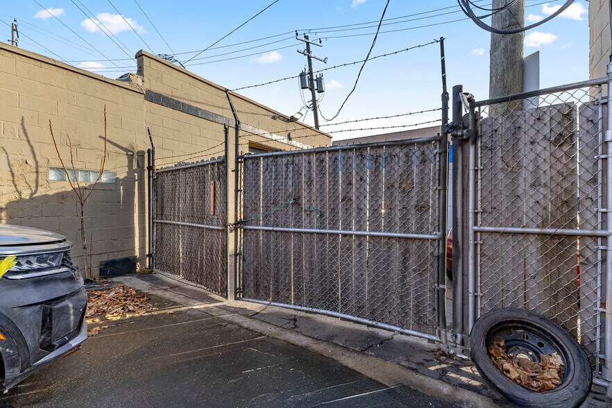 More Photos Of 5420 Oakman Blvd, Dearborn Warehouse For Sale