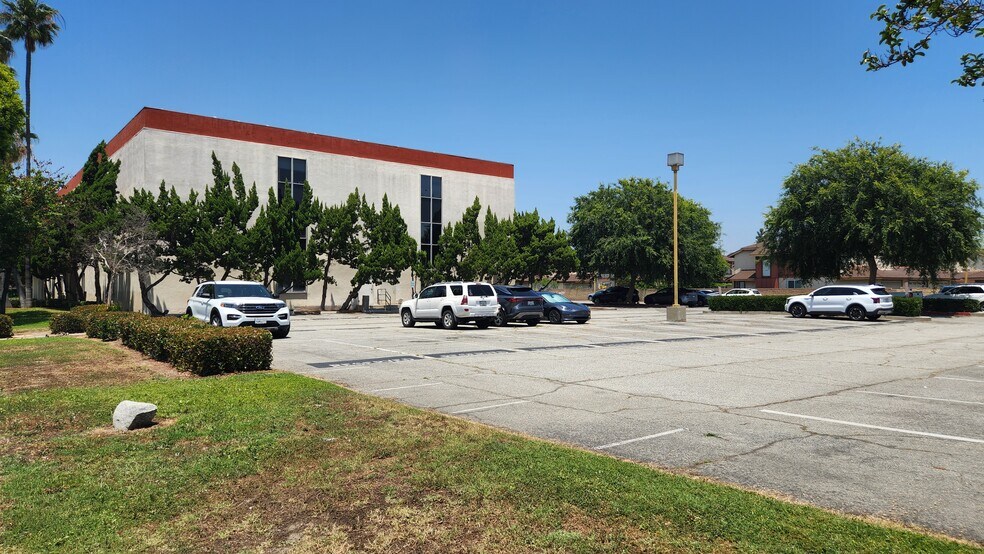 More Photos Of 16660 Paramount Blvd, Paramount Medical For Lease
