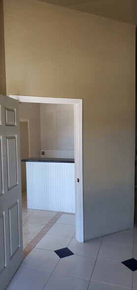 More Photos Of 5152-5160 Dixie Hwy NE, Palm Bay Light Manufacturing For Lease