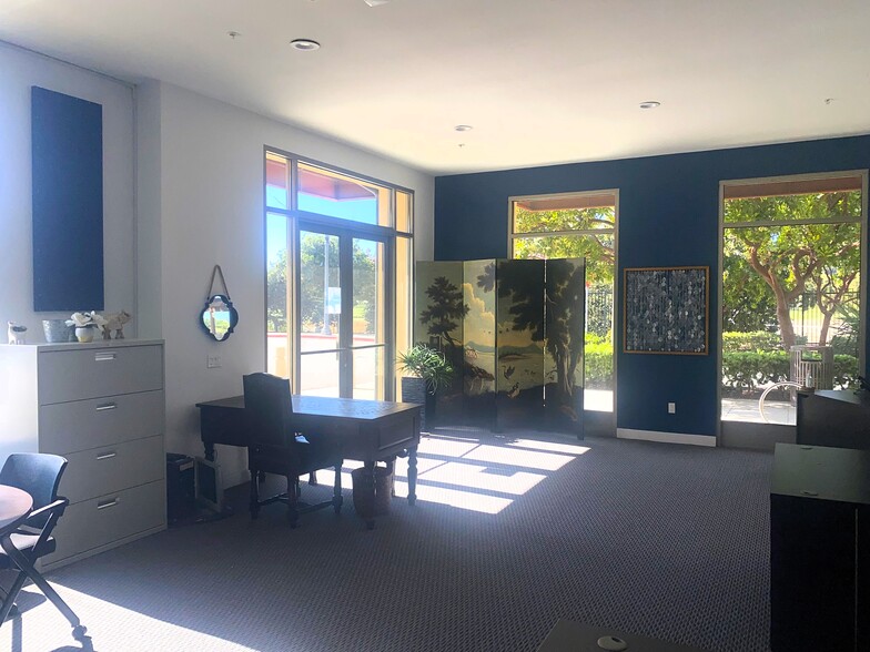 More Photos Of 202 Village Commons Blvd, Camarillo Storefront Retail Residential For Sale