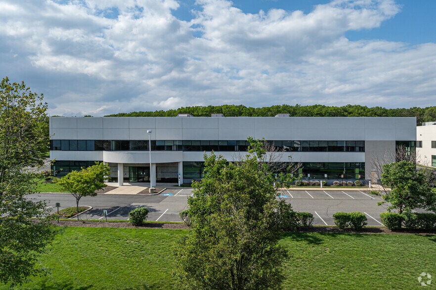 More Photos Of 260 Industrial Way W, Eatontown Warehouse For Lease