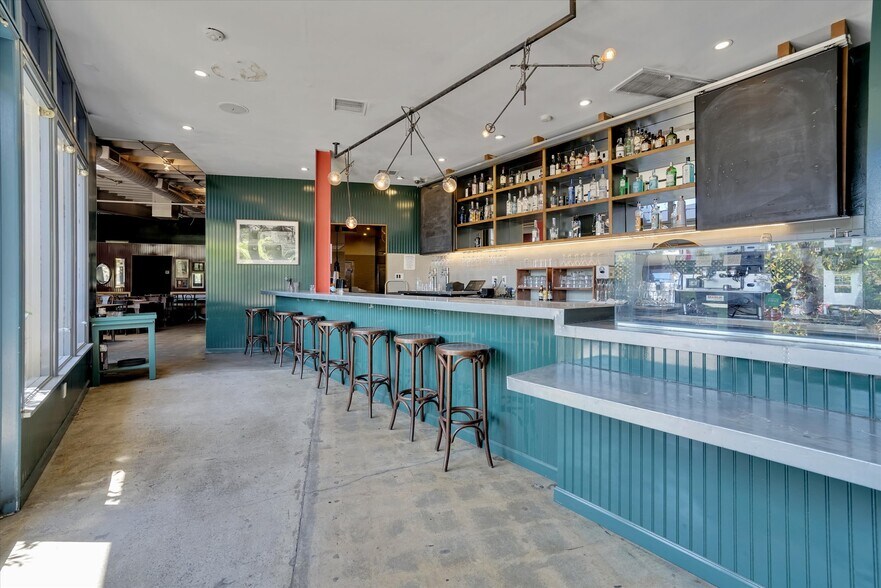 More Photos Of 7501-7507 Melrose Ave, Los Angeles General Retail For Sale