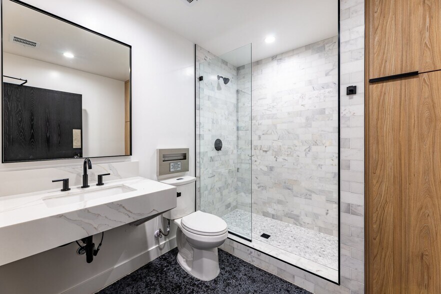 More Photos Of 203-215 N Victory Blvd, Burbank Office For Lease