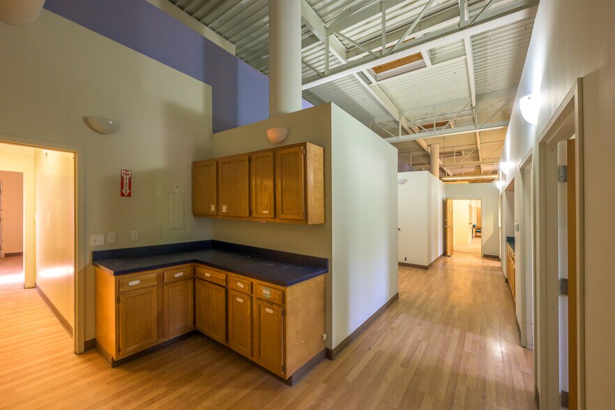 More Photos Of 749 Warren St, Hudson Flex For Sale