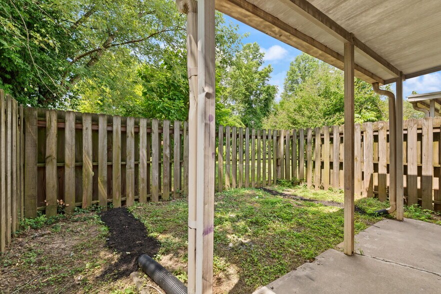 More Photos Of 815-817 Lancelot ct, Jeffersonville Multifamily For Sale