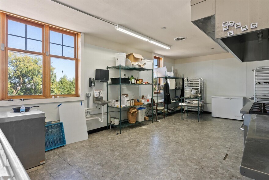 More Photos Of 1133 Indiana Ave, Sheboygan Storefront Retail Office For Lease