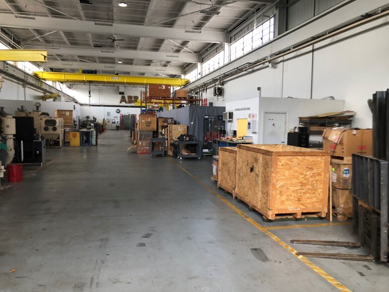 More Photos Of 1460 Livingston Ave, North Brunswick Warehouse For Lease