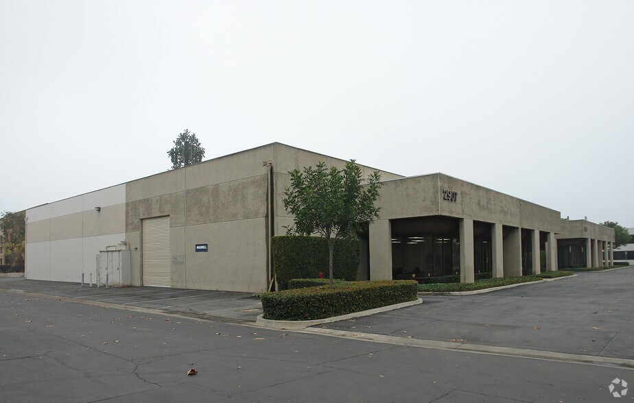 More Photos Of 2907-2911 S Croddy Way, Santa Ana Warehouse For Lease