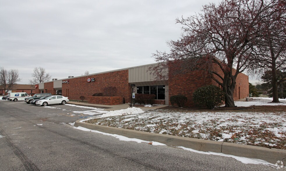 More Photos Of 8605-8619 Quivira Rd, Lenexa Light Distribution For Lease