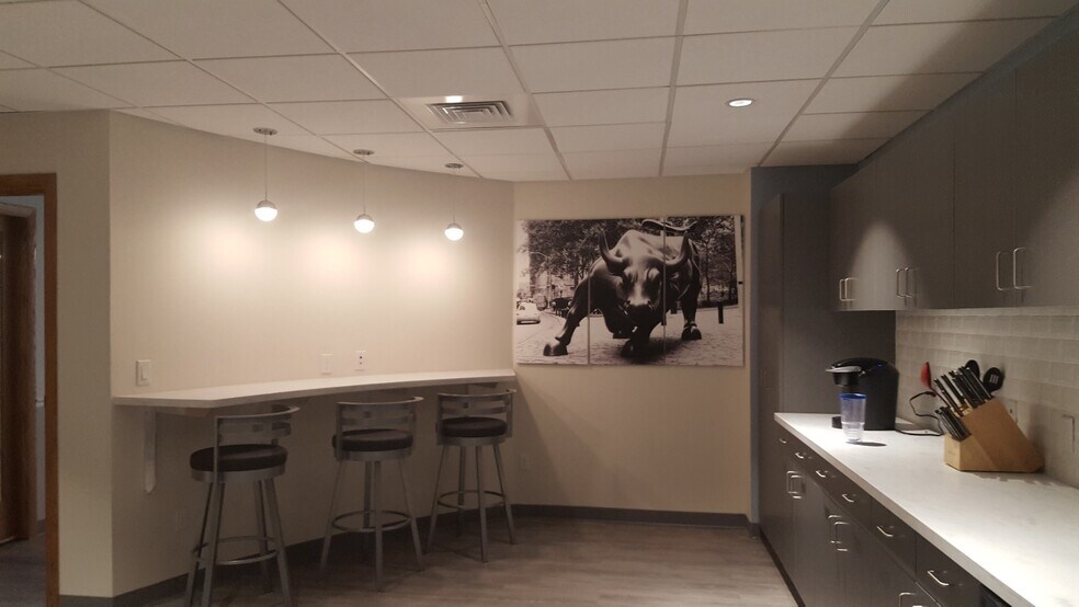 More Photos Of 60 Avon Meadow Ln, Avon Office For Lease