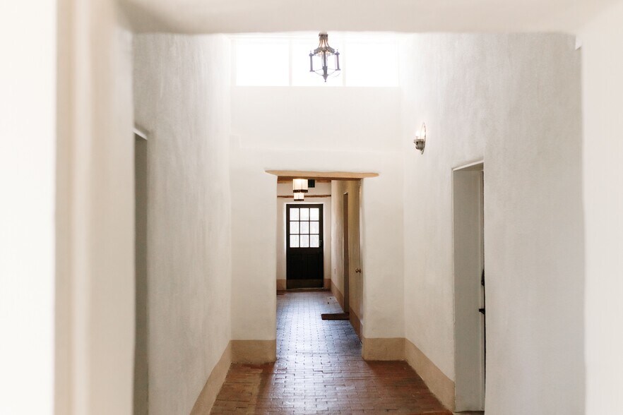 More Photos Of 220 W Manhattan Ave, Santa Fe Hotel For Sale