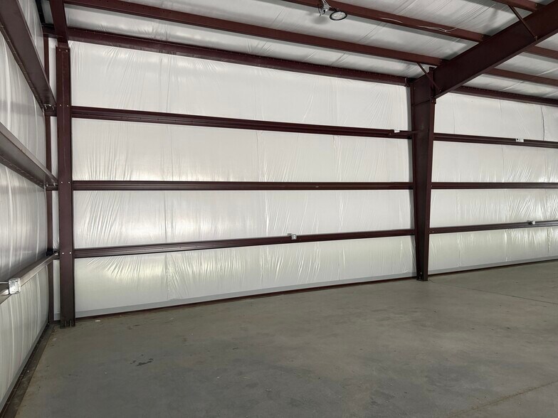 More Photos Of 4834 US Highway 264 W, Washington Flex For Lease