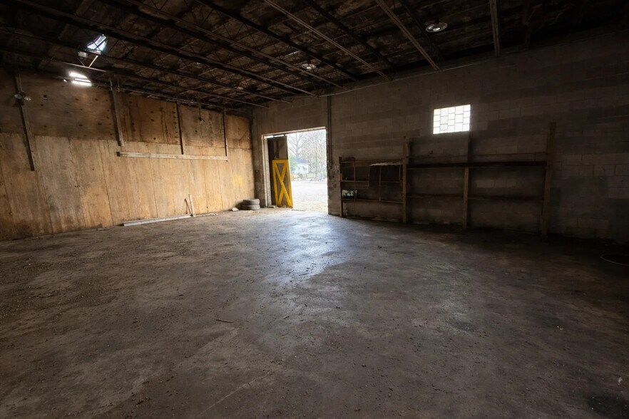 More Photos Of 373 N Cumberland St, Jackson Contractor Storage Yard For Sale