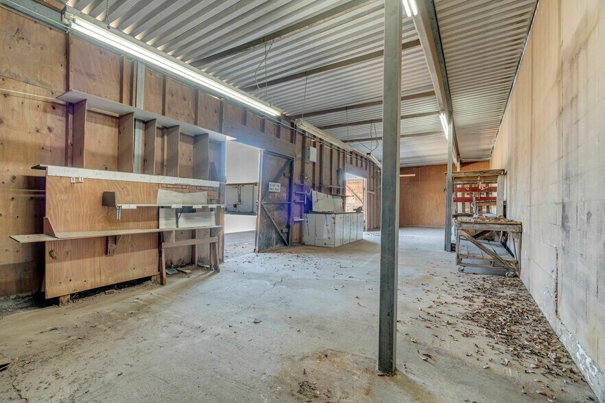 More Photos Of 1133 W Main St, Arlington Warehouse For Lease