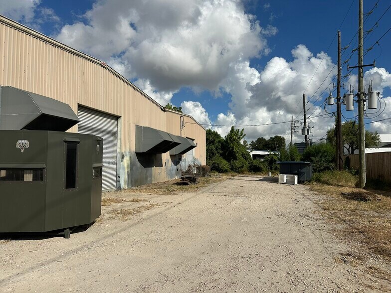 More Photos Of 5220 Ted St, Houston Manufacturing For Lease